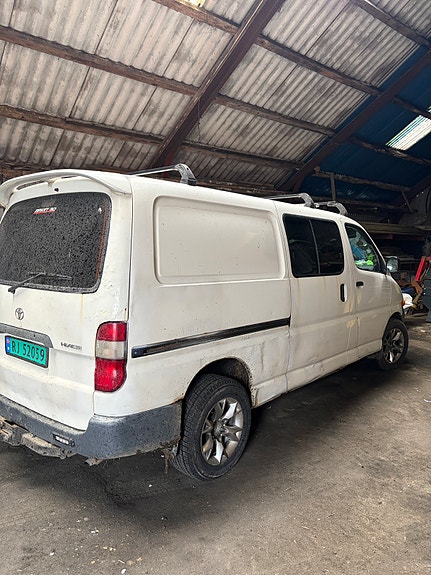 Toyota HiAce 3 of 8