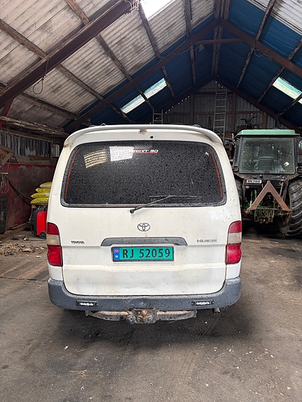 Toyota HiAce 4 of 8