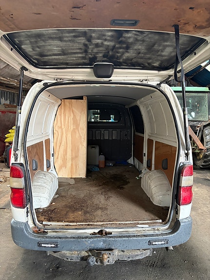 Toyota HiAce 6 of 8