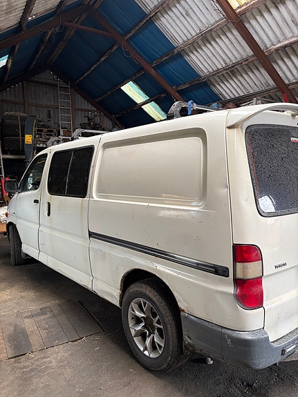 Toyota HiAce 5 of 8