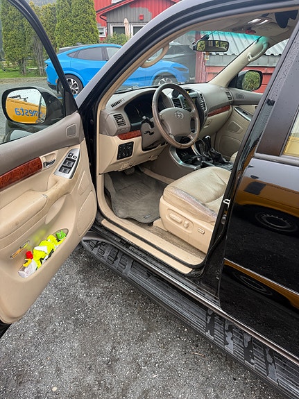 Toyota Land Cruiser 6 of 30