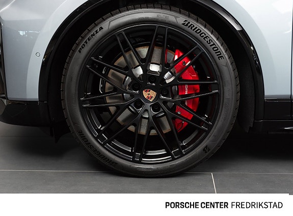 Porsche Macan 24 of 30