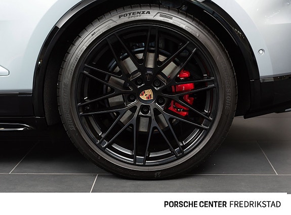 Porsche Macan 25 of 30