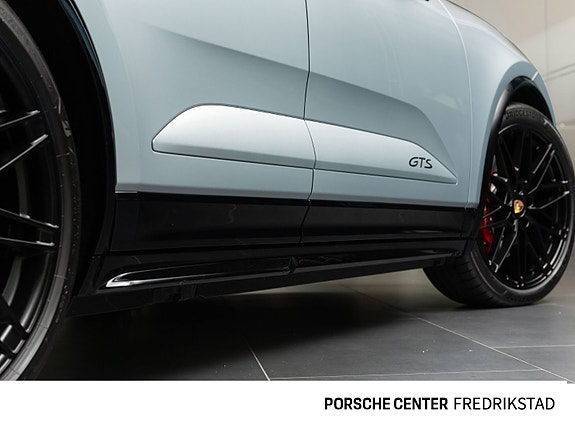Porsche Macan 12 of 30