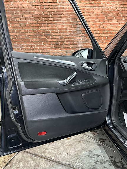 Ford S-MAX 17 of 30