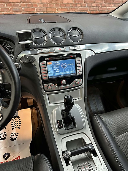 Ford S-MAX 26 of 30