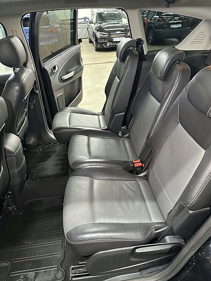 Ford S-MAX 16 of 30