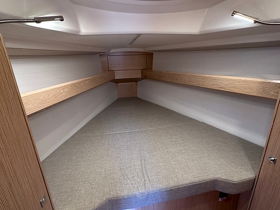 BAVARIA CRUISER 34 STYLE - 3 lugarer, rullemast, gode seil, autopilot, radar ++ 27 of 30