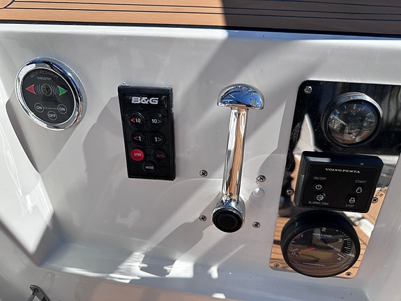BAVARIA CRUISER 34 STYLE - 3 lugarer, rullemast, gode seil, autopilot, radar ++ 9 of 30