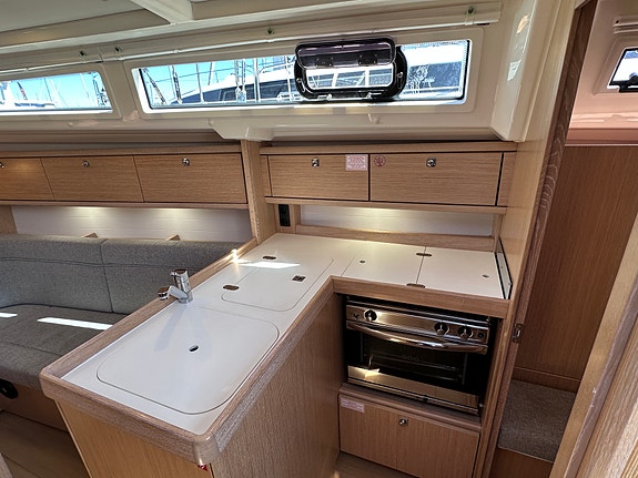 BAVARIA CRUISER 34 STYLE - 3 lugarer, rullemast, gode seil, autopilot, radar ++ 20 of 30