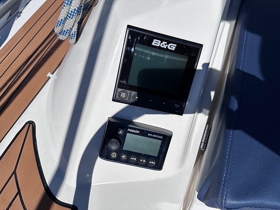 BAVARIA CRUISER 34 STYLE - 3 lugarer, rullemast, gode seil, autopilot, radar ++ 10 of 30