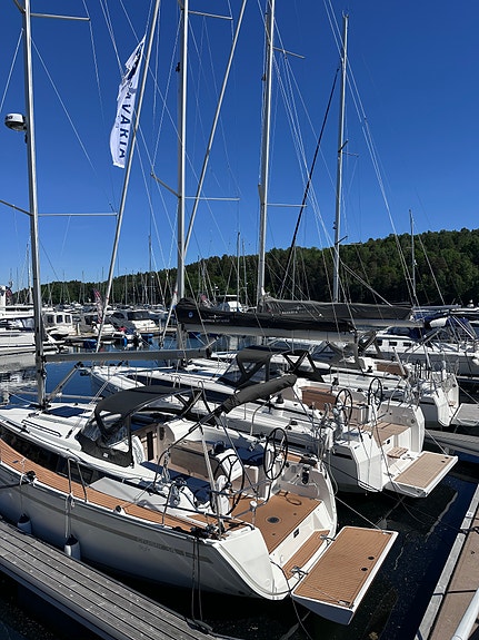 BAVARIA CRUISER 34 STYLE - 3 lugarer, rullemast, gode seil, autopilot, radar ++ 17 of 30