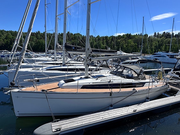 BAVARIA CRUISER 34 STYLE - 3 lugarer, rullemast, gode seil, autopilot, radar ++ 2 of 30