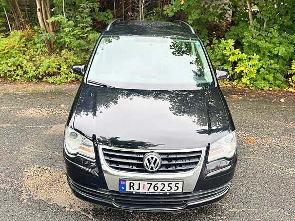 Volkswagen Touran 2 of 30