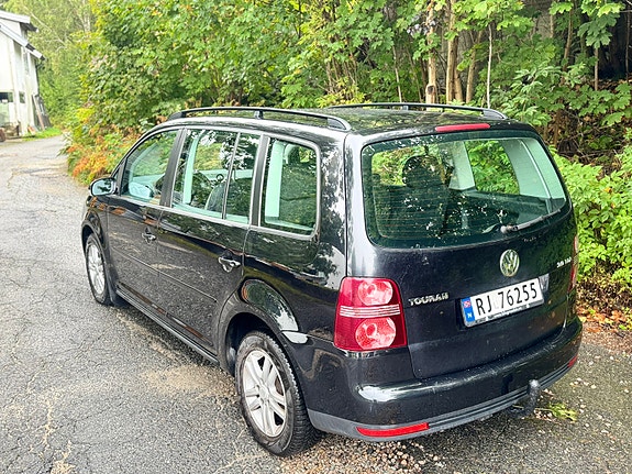 Volkswagen Touran 16 of 30