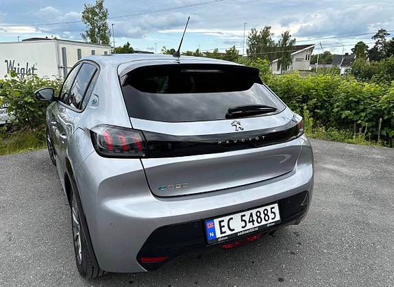 Peugeot 208 4 of 6