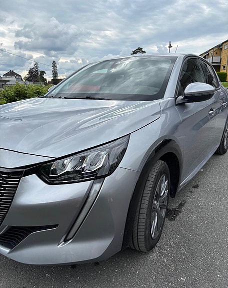 Peugeot 208 3 of 6