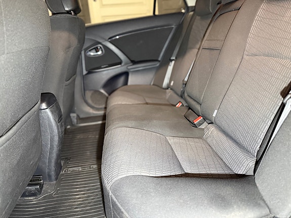 Toyota Avensis 30 of 30
