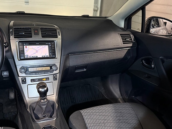 Toyota Avensis 19 of 30