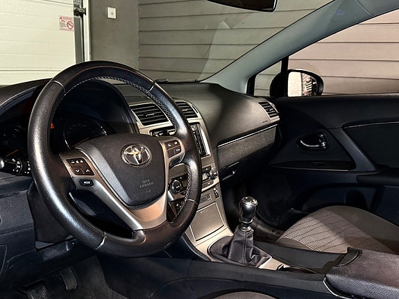 Toyota Avensis 10 of 30