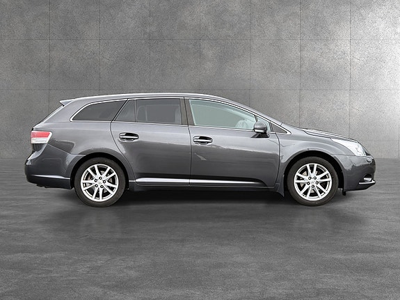 Toyota Avensis 2 of 30