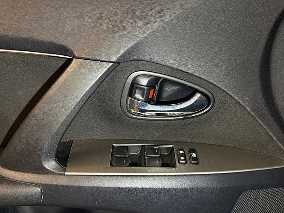 Toyota Avensis 12 of 30