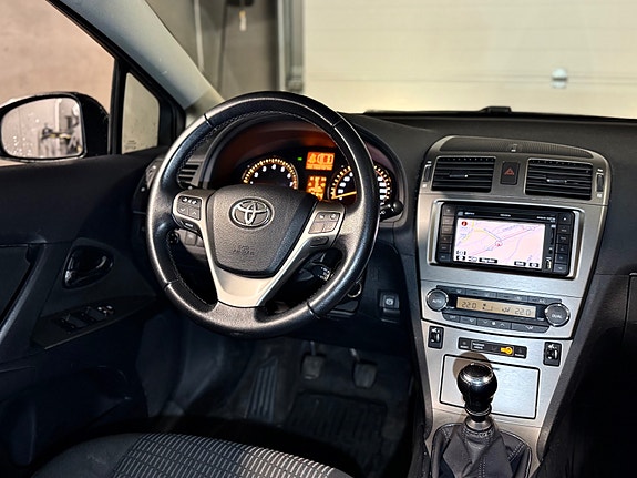 Toyota Avensis 18 of 30
