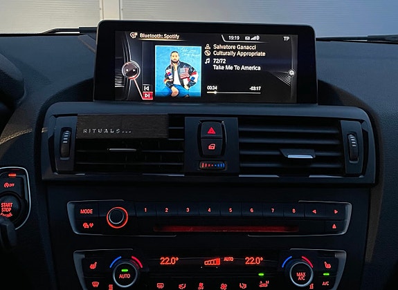 BMW 220i 16 of 17