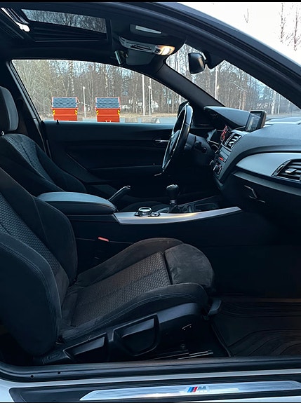 BMW 220i 9 of 17
