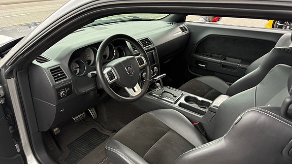 Dodge Challenger 23 of 30
