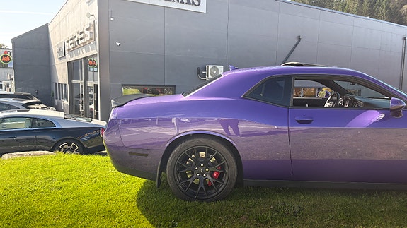 Dodge Challenger 10 of 30