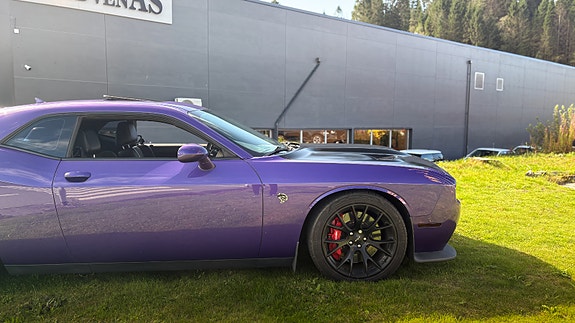 Dodge Challenger 11 of 30