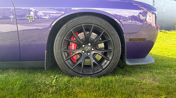Dodge Challenger 12 of 30