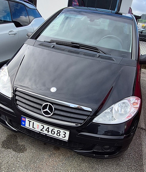 Mercedes-Benz A160 d 2 of 5