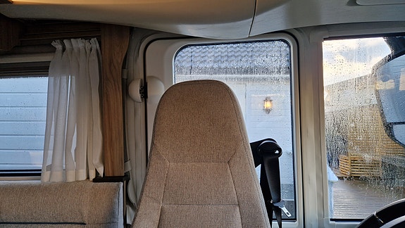 Hymer Exis I 588 8 of 30