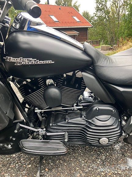 Harley-Davidson FLHX Street Glide 8 of 13