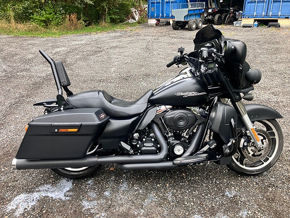 Harley-Davidson FLHX Street Glide 2 of 13