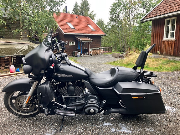 Harley-Davidson FLHX Street Glide 5 of 13