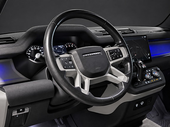 Land Rover Defender 110 21 of 30