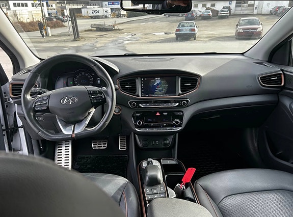 Hyundai IONIQ 23 of 24