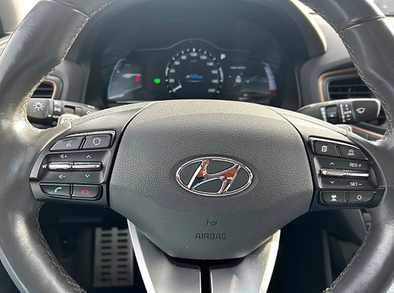 Hyundai IONIQ 11 of 24