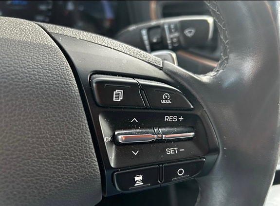 Hyundai IONIQ 13 of 24
