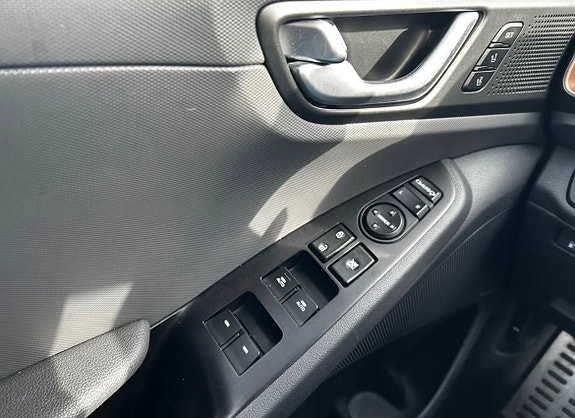 Hyundai IONIQ 15 of 24