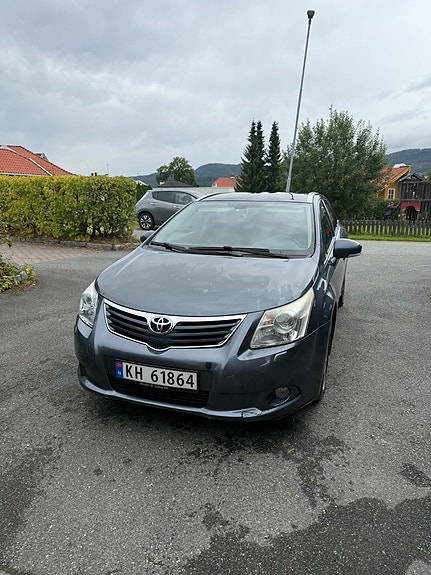 Toyota Avensis 2 of 16