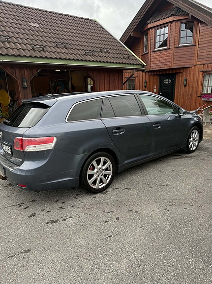 Toyota Avensis 4 of 16