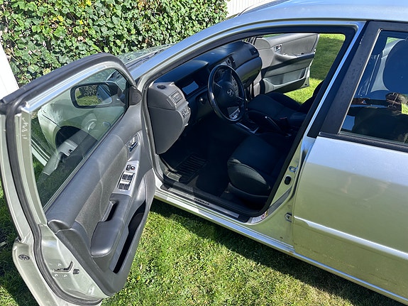 Toyota Corolla 5 of 19