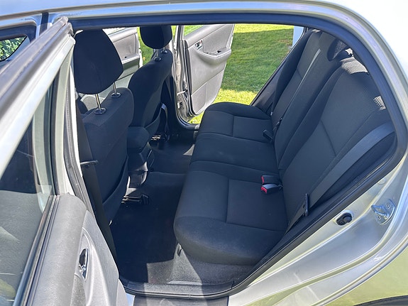 Toyota Corolla 8 of 19