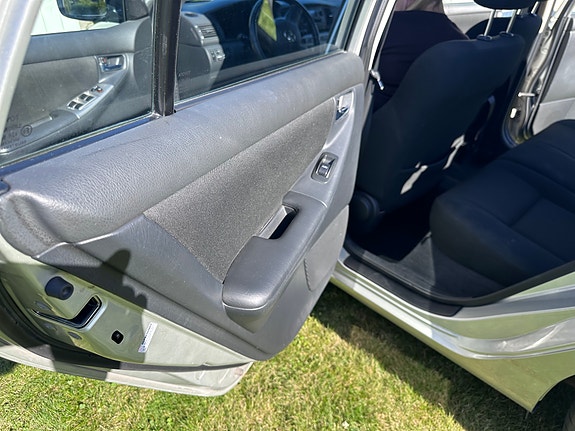 Toyota Corolla 7 of 19