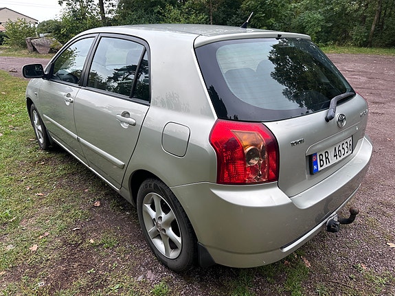 Toyota Corolla 2 of 19