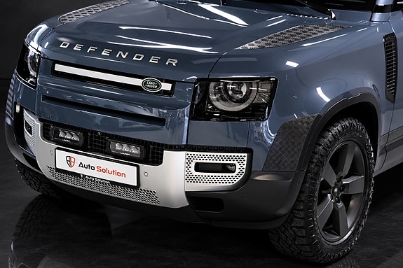 Land Rover Defender 26 of 30